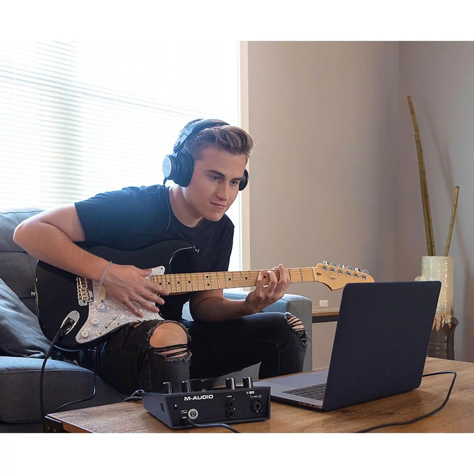 192 Package | Headphones Microphone 4 Interface AIR Numark 2-In/2-Out 24/192 with M-Audio USB Audio &