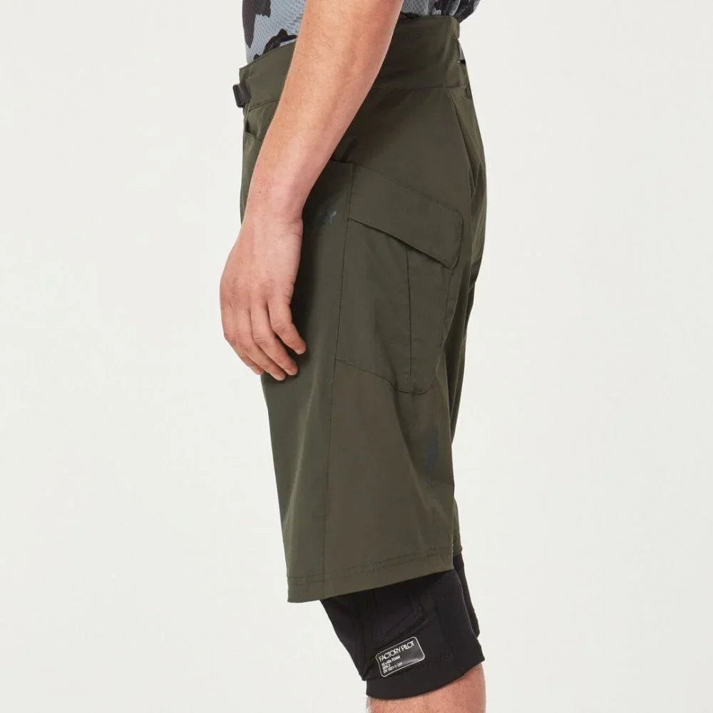 MTB BRUSH SHORT - SHORT NEW IN DARK 32 DROP Oakley