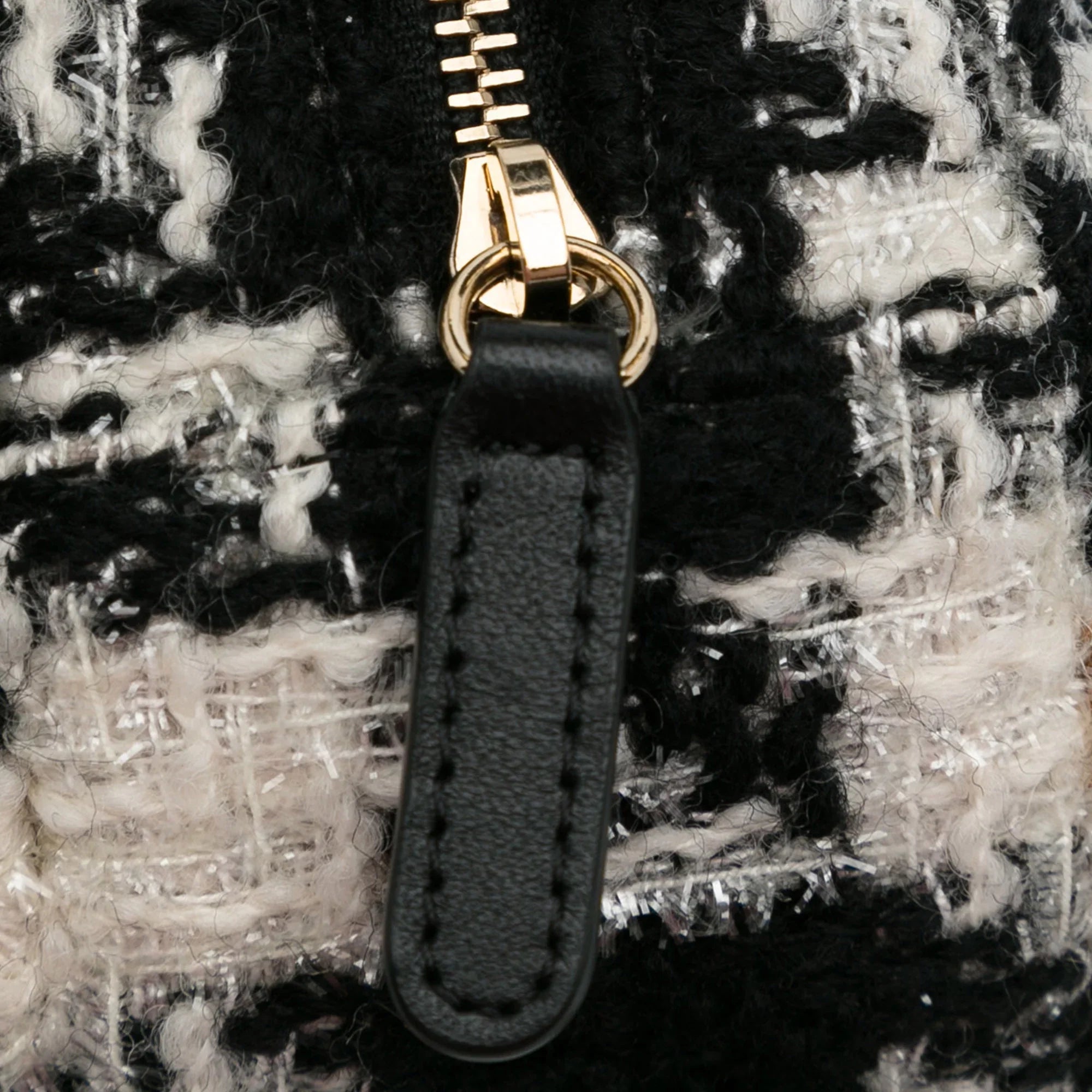 Lambskin Unisex Chanel and 19 Tweed (Good) Pre-Owned Crossbody with Coin Authenticated Clutch Chain Purse Black Bag Fabric Round