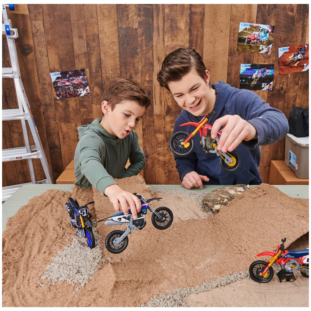 Justin Replica Die-Cast 1:10 Collector Stand Brayton Authentic Motorcycle Scale Supercross, with Display