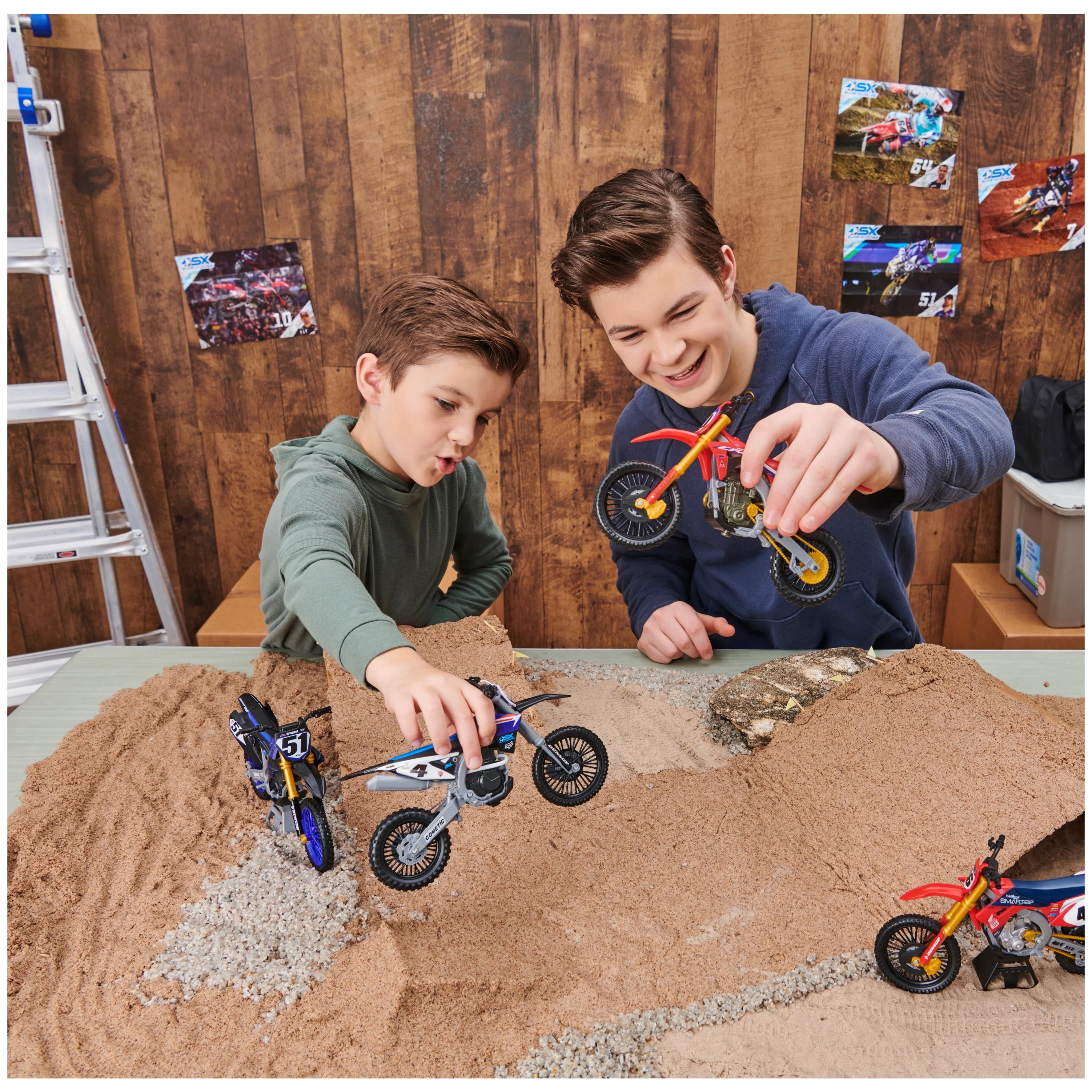 Justin Replica Die-Cast 1:10 Collector Stand Brayton Authentic Motorcycle Scale Supercross, with Display