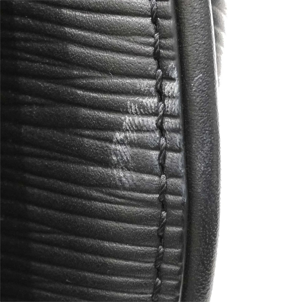 Unisex Leather (Good) Louis Epi Vuitton Pre-Owned Initials Bag Black Authenticated Belt