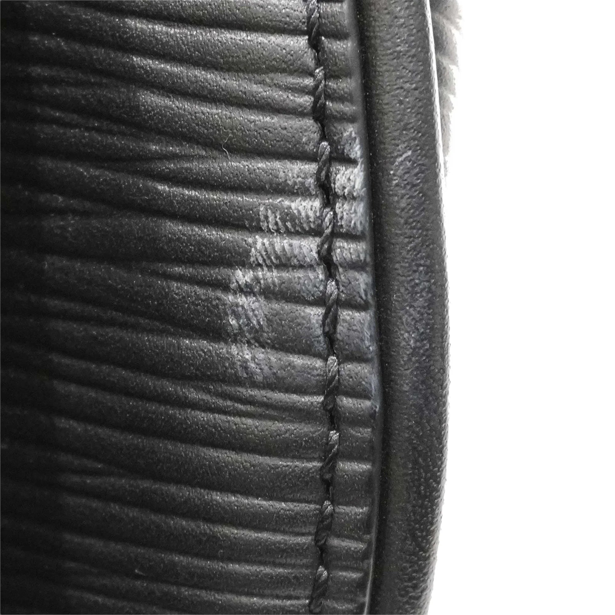Unisex Leather (Good) Louis Epi Vuitton Pre-Owned Initials Bag Black Authenticated Belt