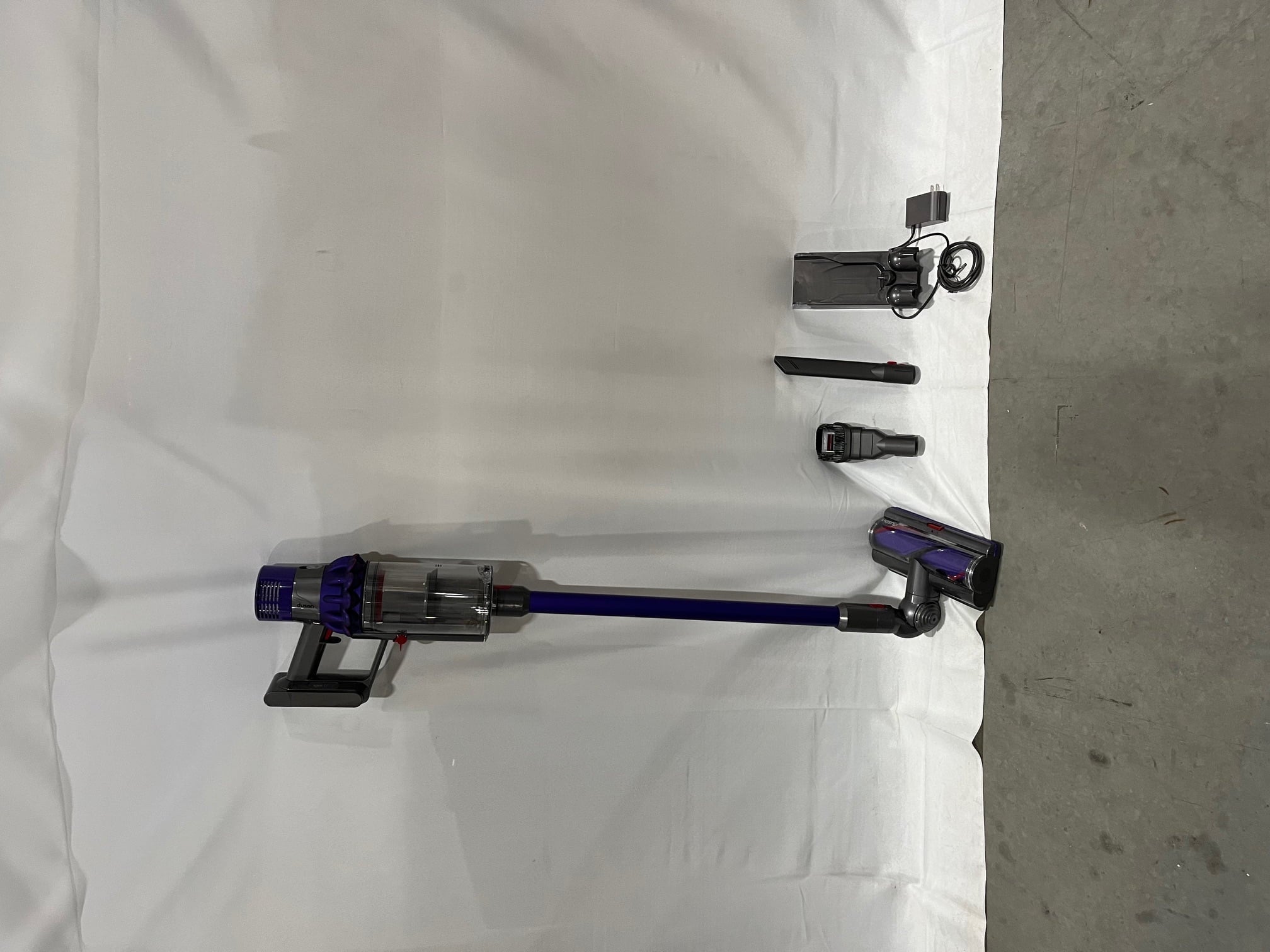 Open V10 Cordless SV12 Cleaner PURPLE Box + Animal - Dyson Vacuum