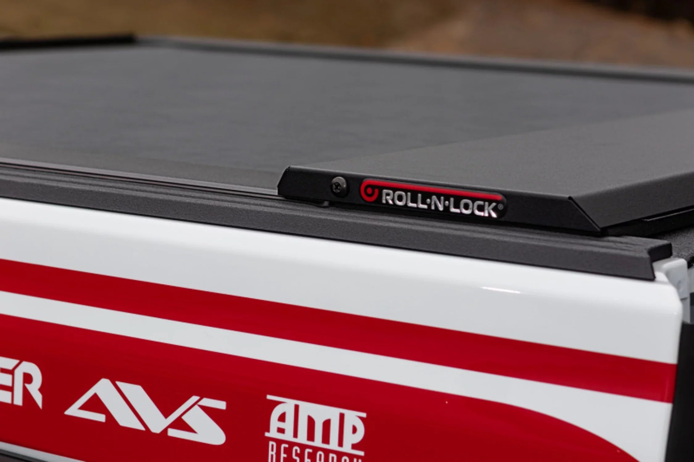 Bed 5' Retractable Rail M-Series (60") RealTruck LG496M System Tonneau w/o Select Roll-N-Lock Gladiator Bed Cover Truck | by Jeep 2020-2023 with Trail Compatible |