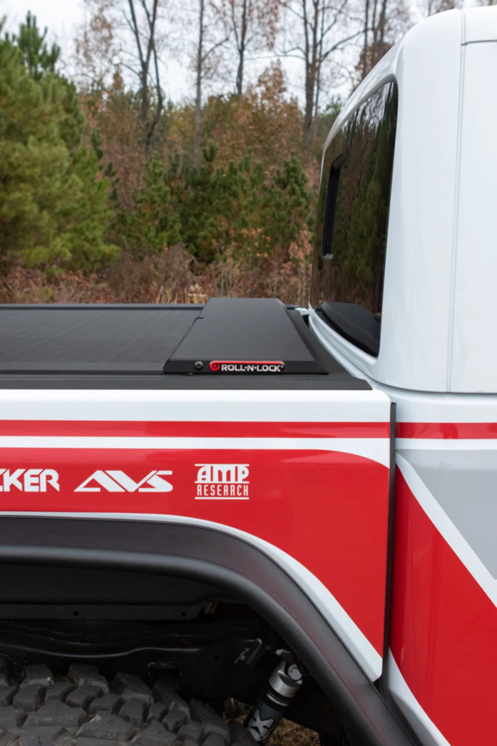Bed 5' Retractable Rail M-Series (60") RealTruck LG496M System Tonneau w/o Select Roll-N-Lock Gladiator Bed Cover Truck | by Jeep 2020-2023 with Trail Compatible |