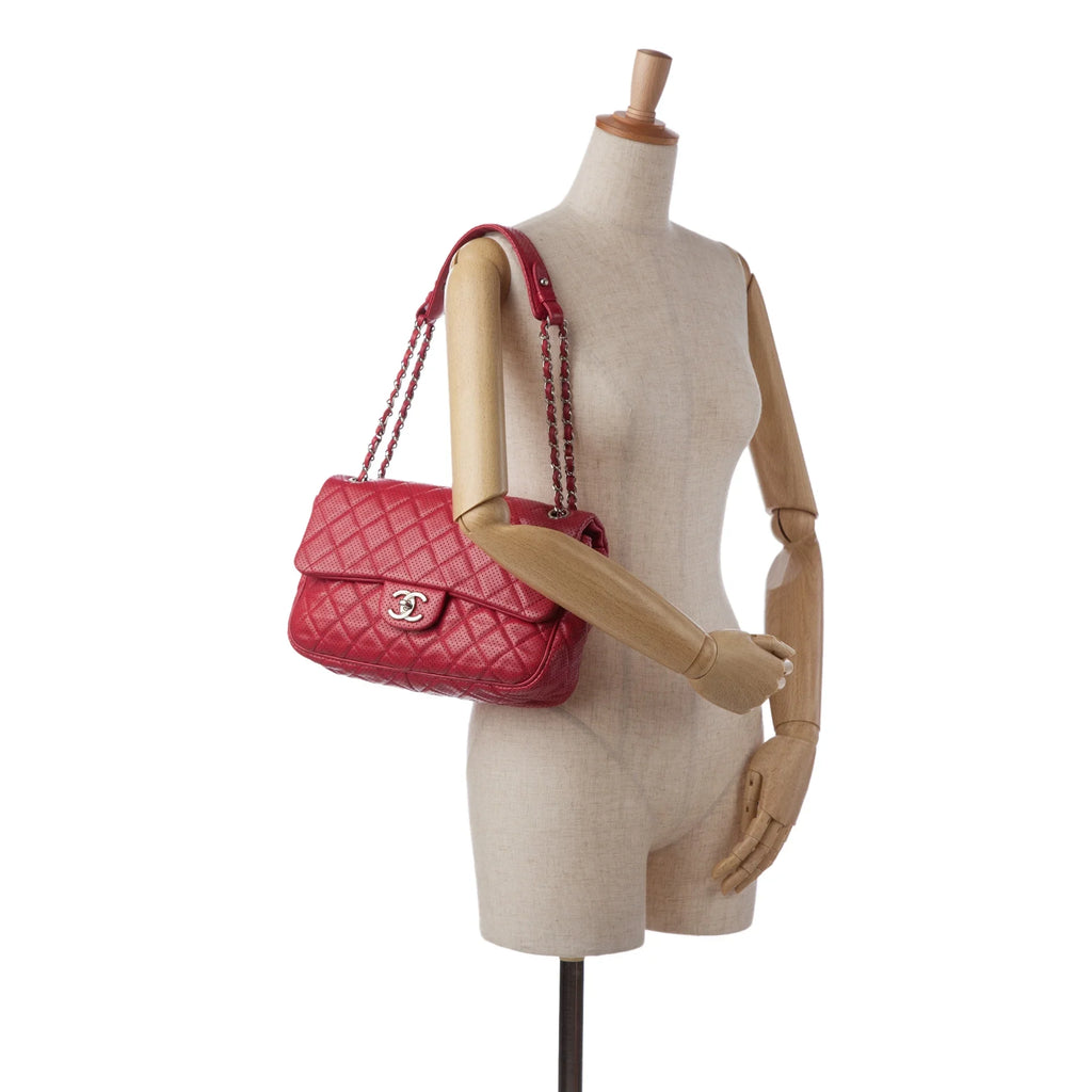 Classic Pre-Owned Chanel Single Bag Lambskin Authenticated Red (Good) Shoulder Perforated Leather Unisex Jumbo Flap