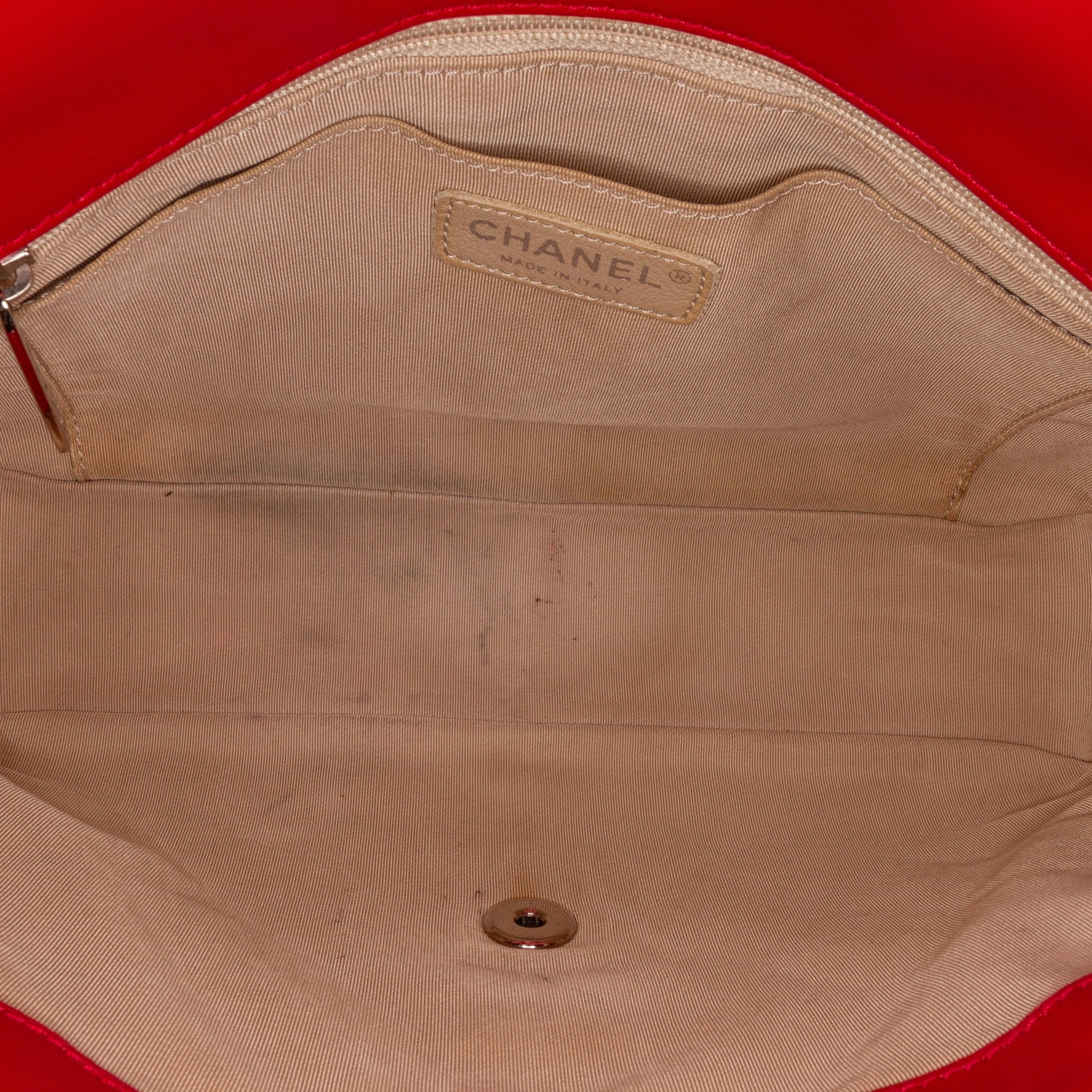 Classic Pre-Owned Chanel Single Bag Lambskin Authenticated Red (Good) Shoulder Perforated Leather Unisex Jumbo Flap